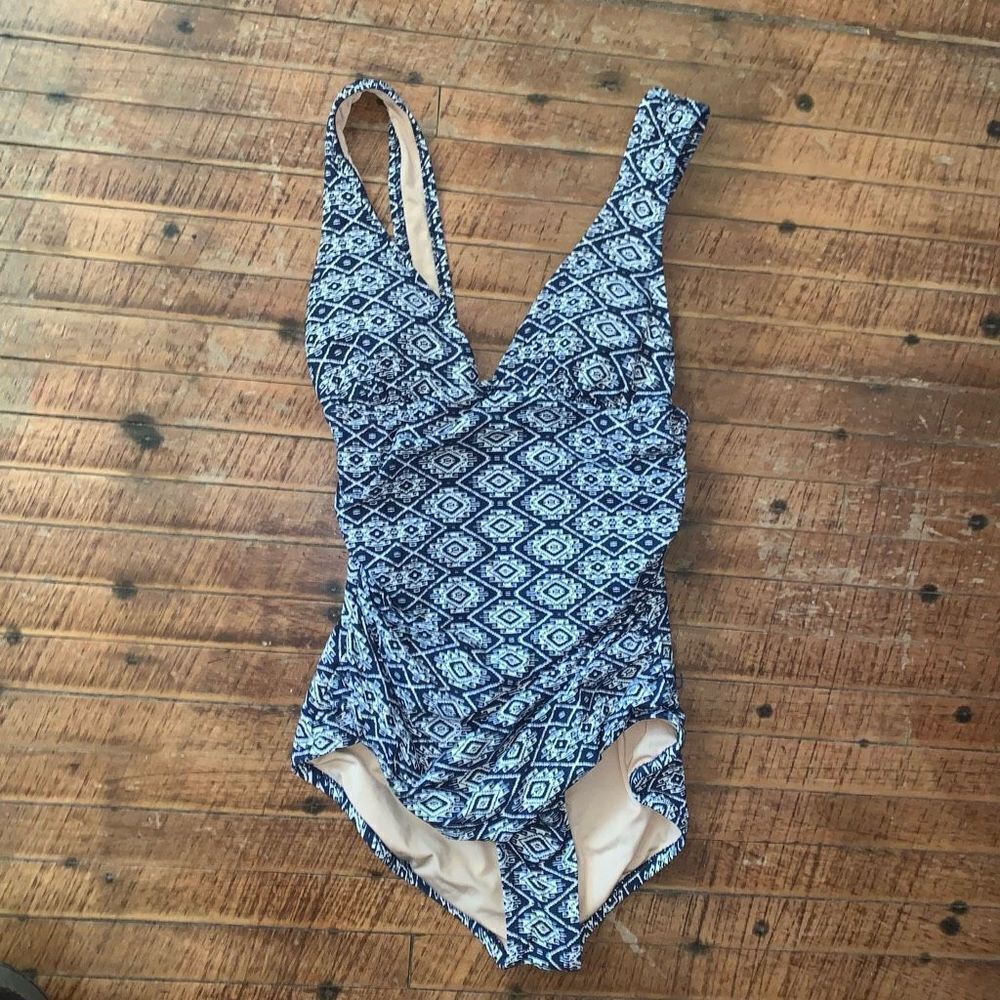 J Crew black & white preppy size 2 ruched side one piece swimsuit